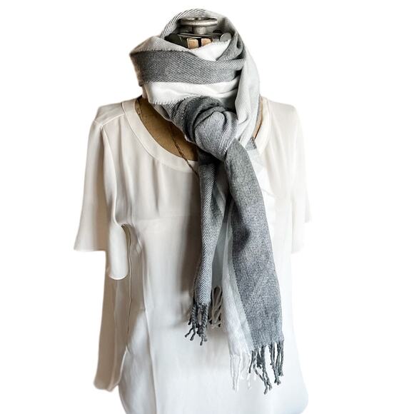 Express white gray buffalo plaid long scarf wrap 11 x 64" - Picture 2 of 7